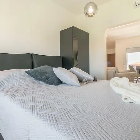 Luxury Piano זאדאר