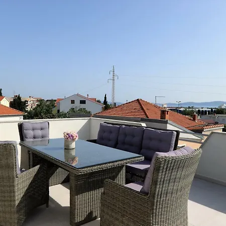 Luxury Piano זאדאר