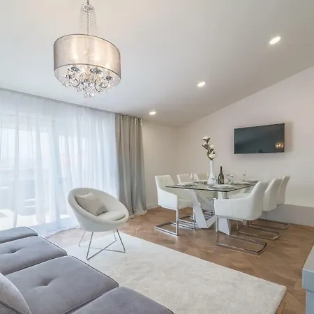 Luxury Piano דירה זאדאר